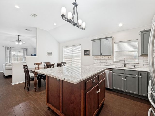 9013 Yosemite Trail, Cross Roads, TX 76227