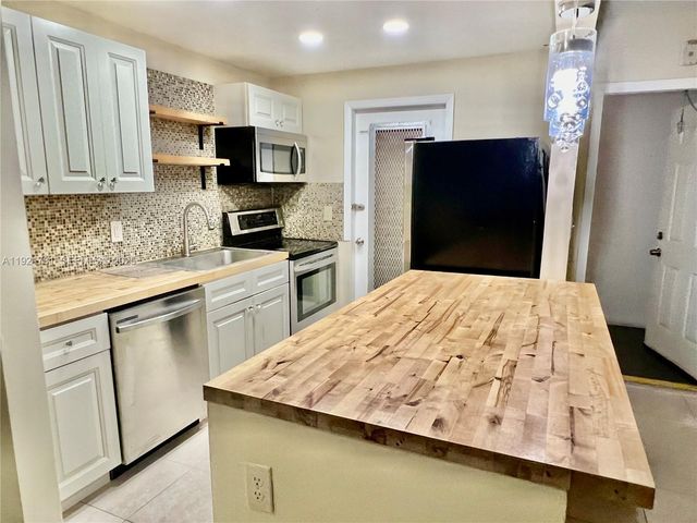 1631 NW 46th Ave 119, Lauderhill, FL 33313