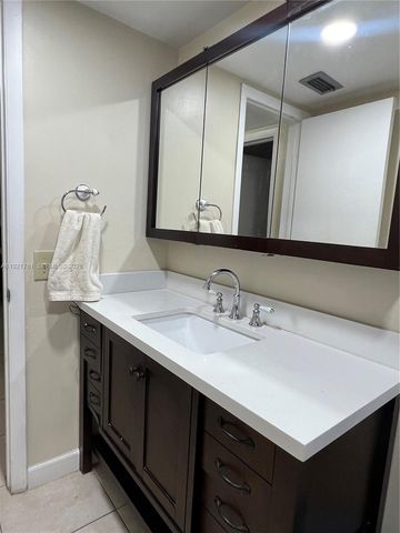 1631 NW 46th Ave 119, Lauderhill, FL 33313