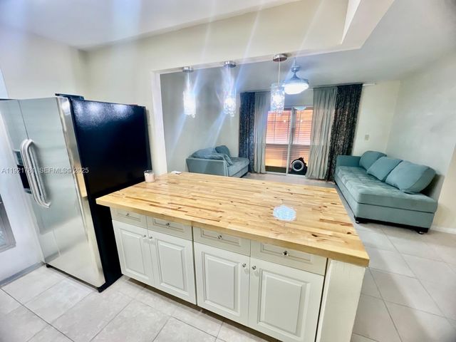 1631 NW 46th Ave 119, Lauderhill, FL 33313