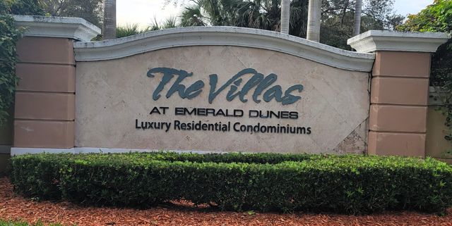 6418 EMERALD DUNES Drive 201, West Palm Beach, FL 33411
