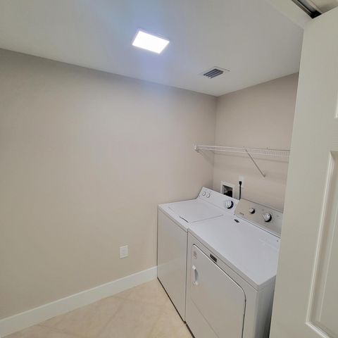 6418 EMERALD DUNES Drive 201, West Palm Beach, FL 33411