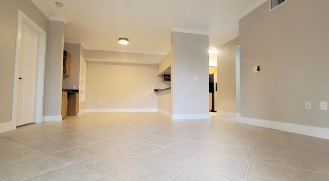 6418 EMERALD DUNES Drive 201, West Palm Beach, FL 33411