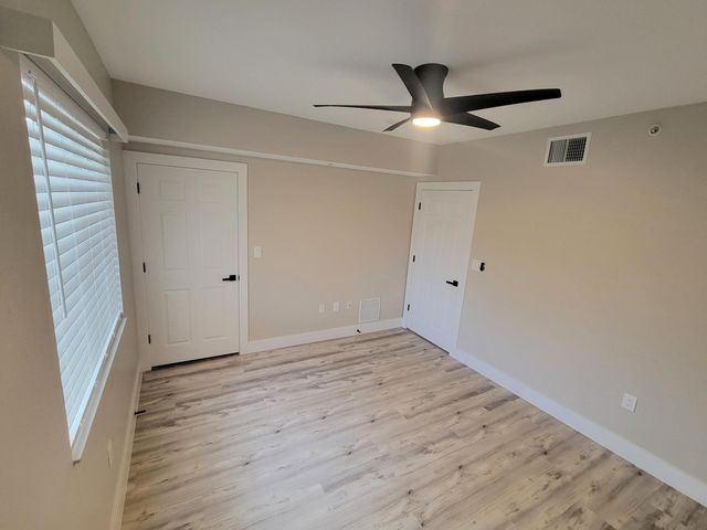 6418 EMERALD DUNES Drive 201, West Palm Beach, FL 33411