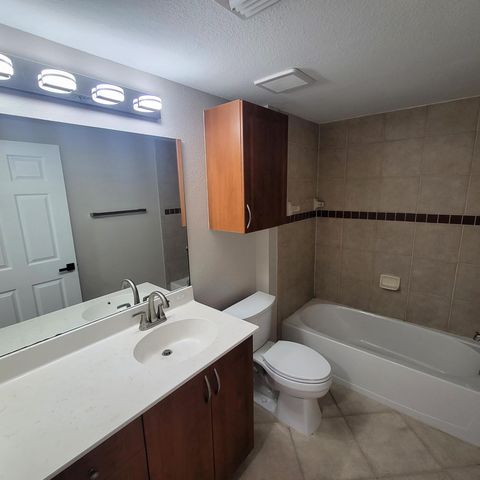 6418 EMERALD DUNES Drive 201, West Palm Beach, FL 33411
