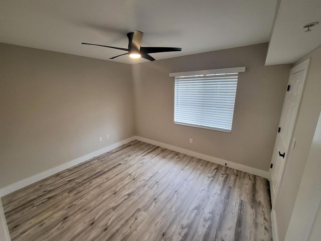 6418 EMERALD DUNES Drive 201, West Palm Beach, FL 33411