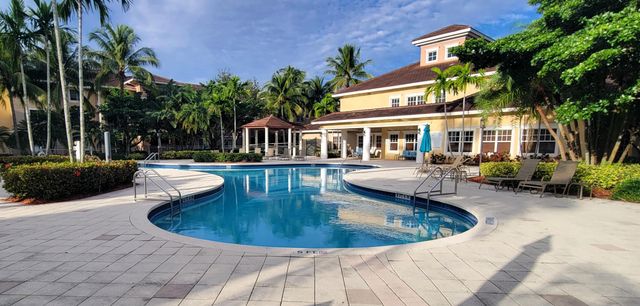 6418 EMERALD DUNES Drive 201, West Palm Beach, FL 33411