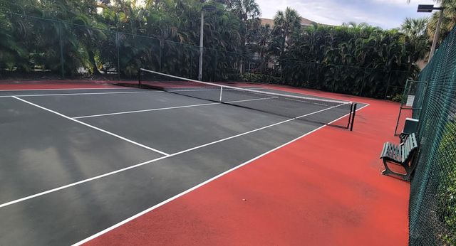 6418 EMERALD DUNES Drive 201, West Palm Beach, FL 33411