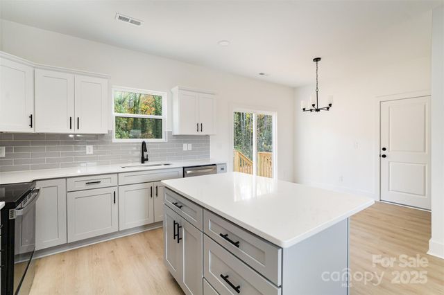 604 6th Street Court NW, Conover, NC 28613