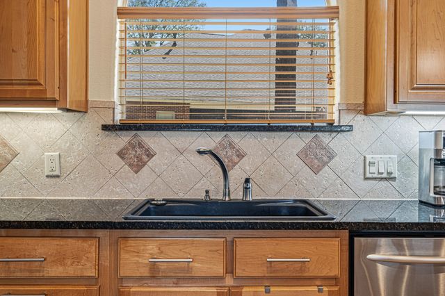 831 Coldwater Creek Circle, Niceville, FL 32578