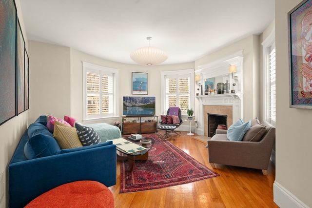 8 Colbourne Cres 3, Brookline, MA 02445