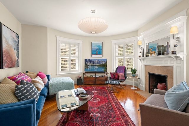 8 Colbourne Cres 3, Brookline, MA 02445