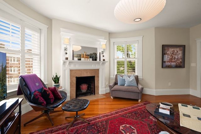 8 Colbourne Cres 3, Brookline, MA 02445