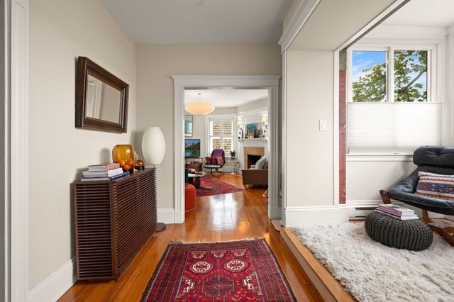 8 Colbourne Cres 3, Brookline, MA 02445