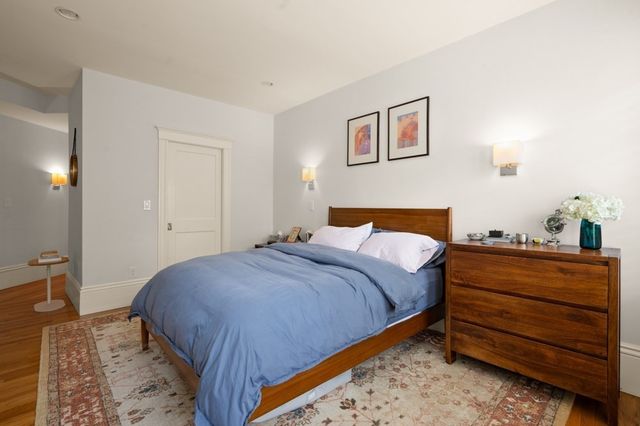 8 Colbourne Cres 3, Brookline, MA 02445