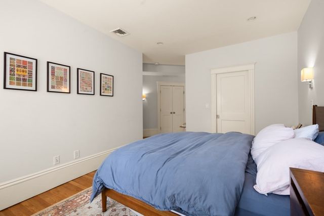 8 Colbourne Cres 3, Brookline, MA 02445