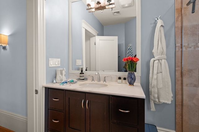 8 Colbourne Cres 3, Brookline, MA 02445
