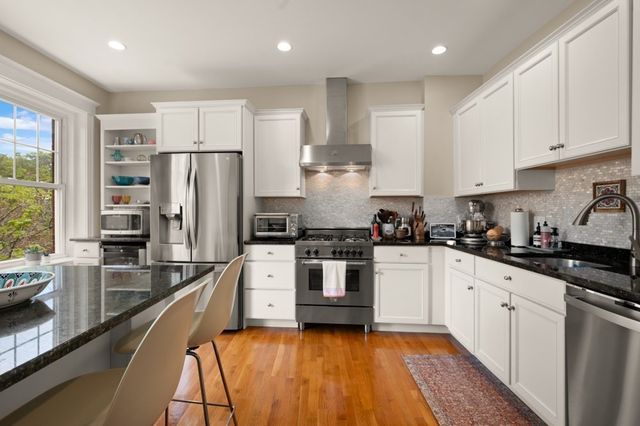 8 Colbourne Cres 3, Brookline, MA 02445