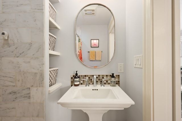 8 Colbourne Cres 3, Brookline, MA 02445