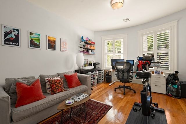 8 Colbourne Cres 3, Brookline, MA 02445