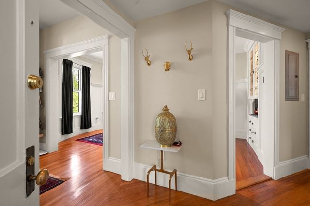 8 Colbourne Cres 3, Brookline, MA 02445