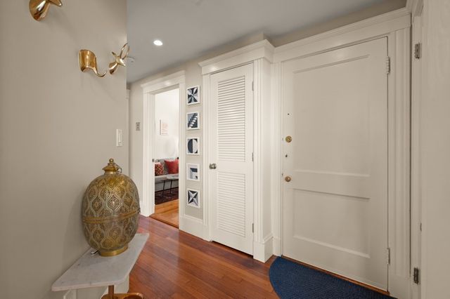 8 Colbourne Cres 3, Brookline, MA 02445