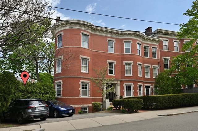 8 Colbourne Cres 3, Brookline, MA 02445