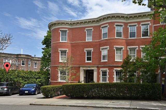 8 Colbourne Cres 3, Brookline, MA 02445