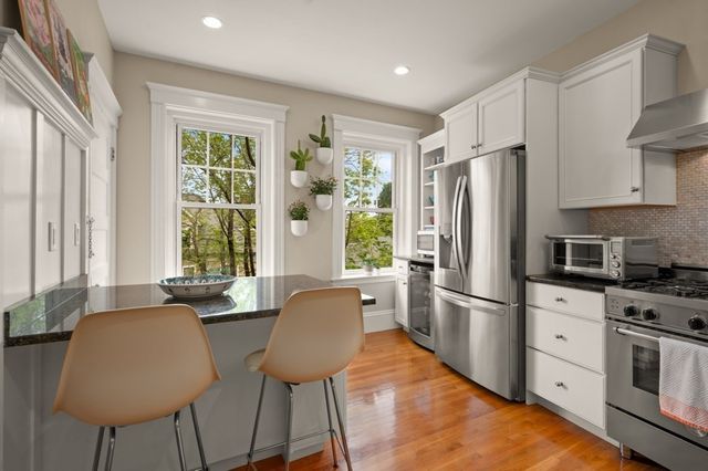 8 Colbourne Cres 3, Brookline, MA 02445