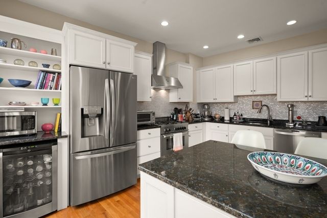 8 Colbourne Cres 3, Brookline, MA 02445