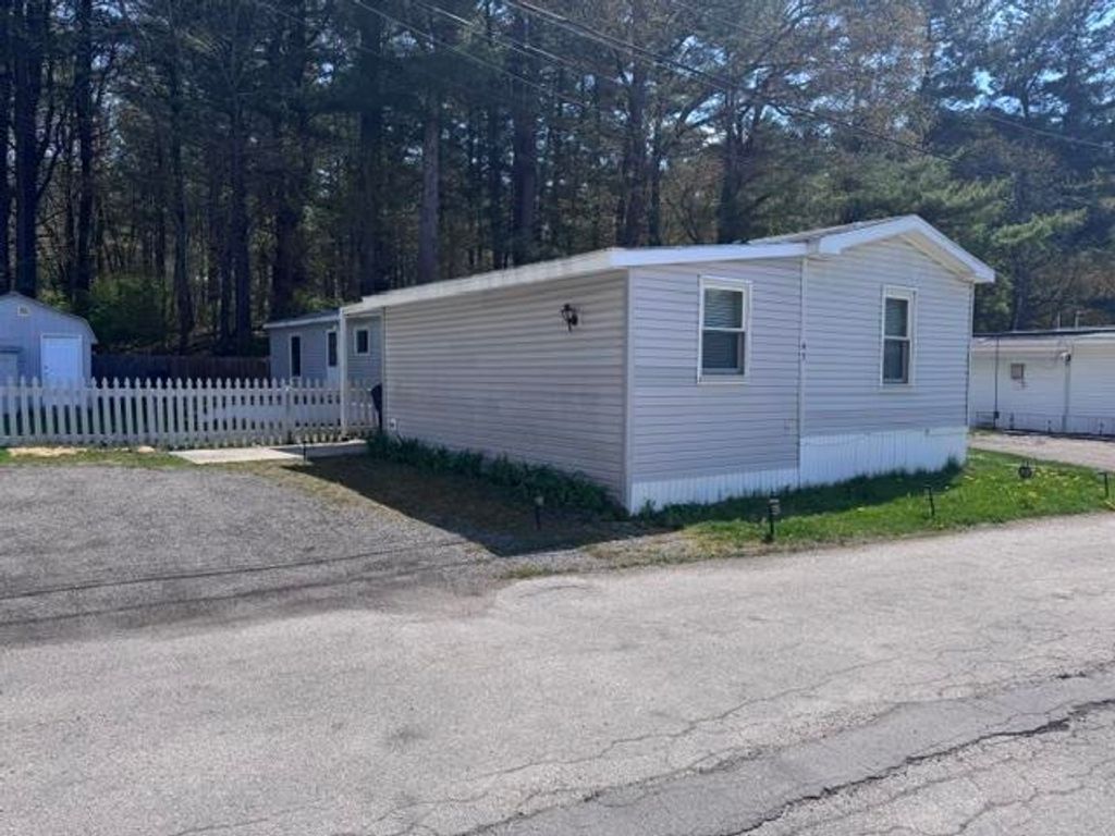 43 Mobile Drive, Hudson, NH 03051