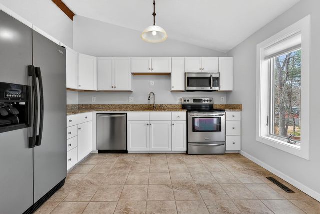 23 Radcliffe Drive, Milford, NH 03055