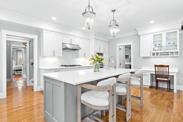 37 Mayflower Road, Winchester, MA 01890