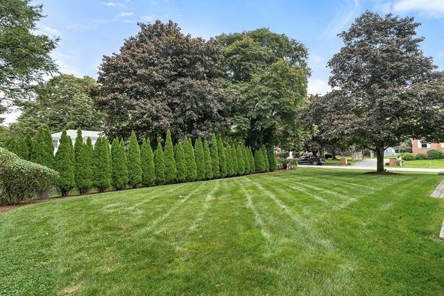 37 Mayflower Road, Winchester, MA 01890