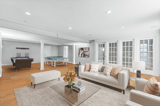 37 Mayflower Road, Winchester, MA 01890