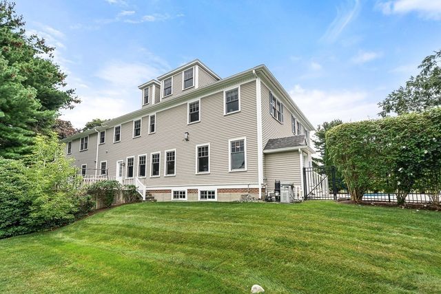 37 Mayflower Road, Winchester, MA 01890
