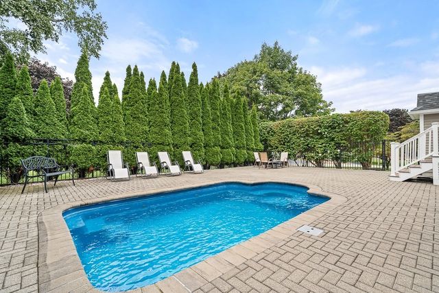 37 Mayflower Road, Winchester, MA 01890