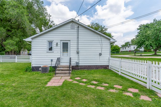815 7th Street, Colona, IL 61241