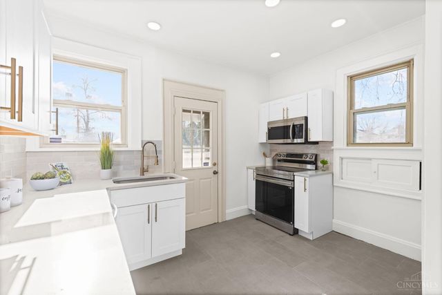 3625 Zinsle Avenue, Cincinnati, OH 45213