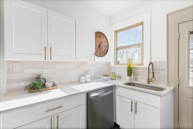 3625 Zinsle Avenue, Cincinnati, OH 45213