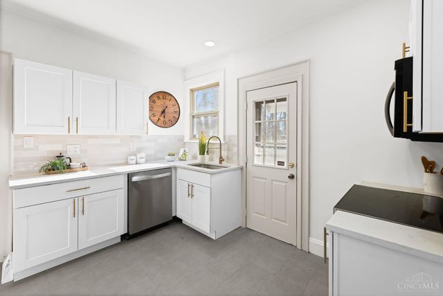 3625 Zinsle Avenue, Cincinnati, OH 45213