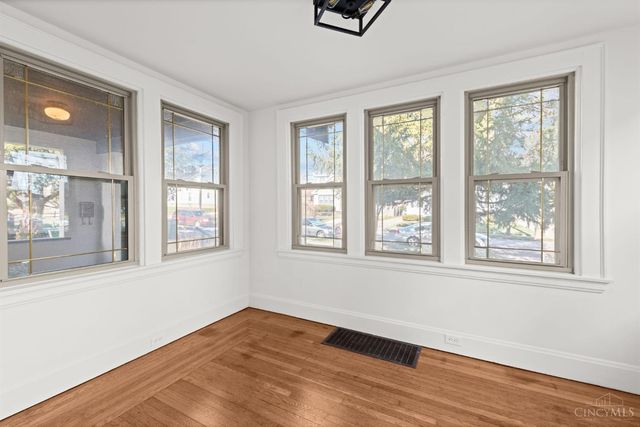 3625 Zinsle Avenue, Cincinnati, OH 45213