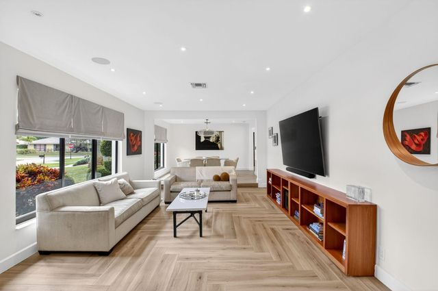 6899 Viento Way, Boca Raton, FL 33433