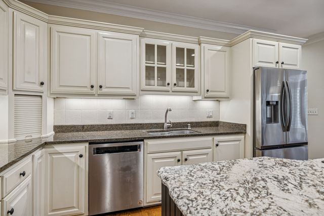 525 Dekemont Ln, Brentwood, TN 37027