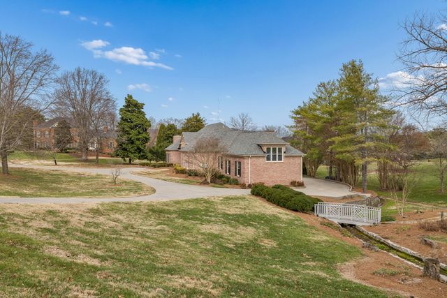 525 Dekemont Ln, Brentwood, TN 37027