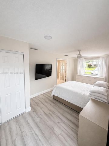 4730 NE 3rd Ave, Oakland Park, FL 33334
