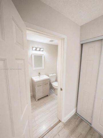 4730 NE 3rd Ave, Oakland Park, FL 33334