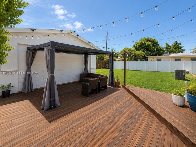 4730 NE 3rd Ave, Oakland Park, FL 33334