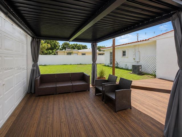 4730 NE 3rd Ave, Oakland Park, FL 33334
