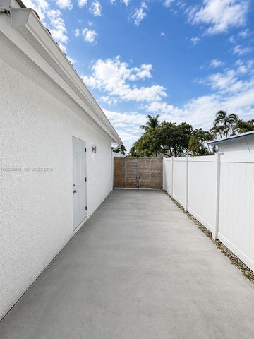 4730 NE 3rd Ave, Oakland Park, FL 33334